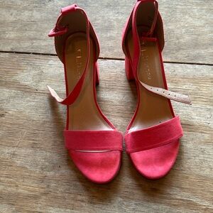Size 7.5 coral heel